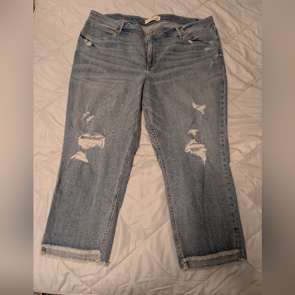 Maurices Light Blue Distressed Cropped Jeans
